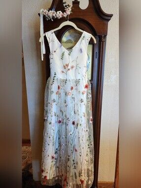 Floral Embroidered White Girls' Dress - Elegant Flower Print with Matching Crown
